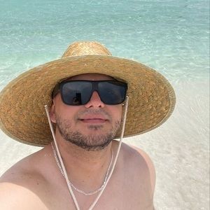 Meet your Posher, Jorge luis